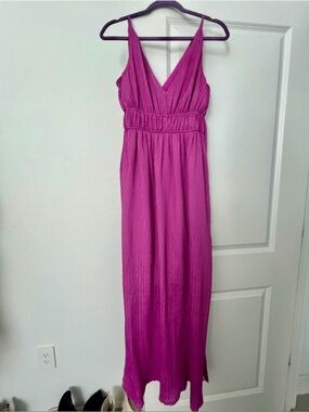 Taylor Magenta Maxi Dress | Talla S | V-Neck + Back Tie | Flowing & Elegant